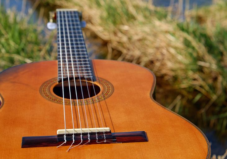 Imagen principal del artículo Cómo cuidar tu guitarra flamenca para que dure y suene bien