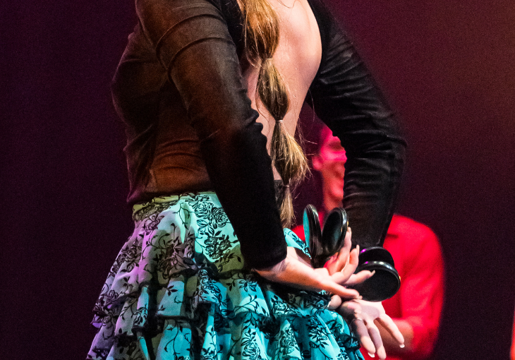 Imagen principal del artículo Descubre cómo los colores influyen en la emoción del público y la esencia del flamenco.
