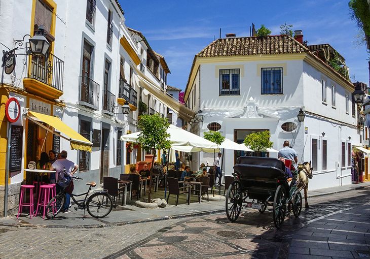 Imagen principal del artículo Flamenco y turismo: cómo impacta en las ciudades andaluzas
